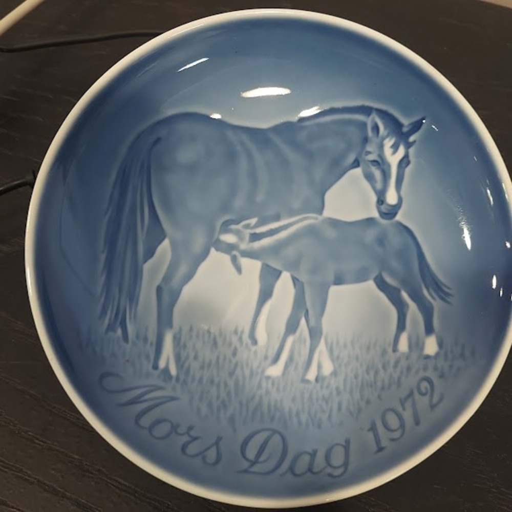 Bing & Grondahl 1972 Mors Day Mother's‎ Day Plate Horse Mare Foal 8000/9372 Blue